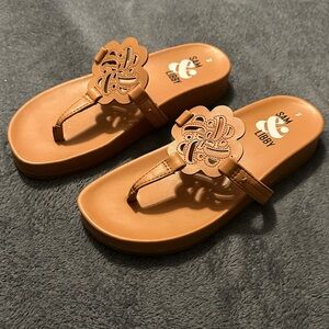 Sam & Libby Women's Brown Floral Sandals